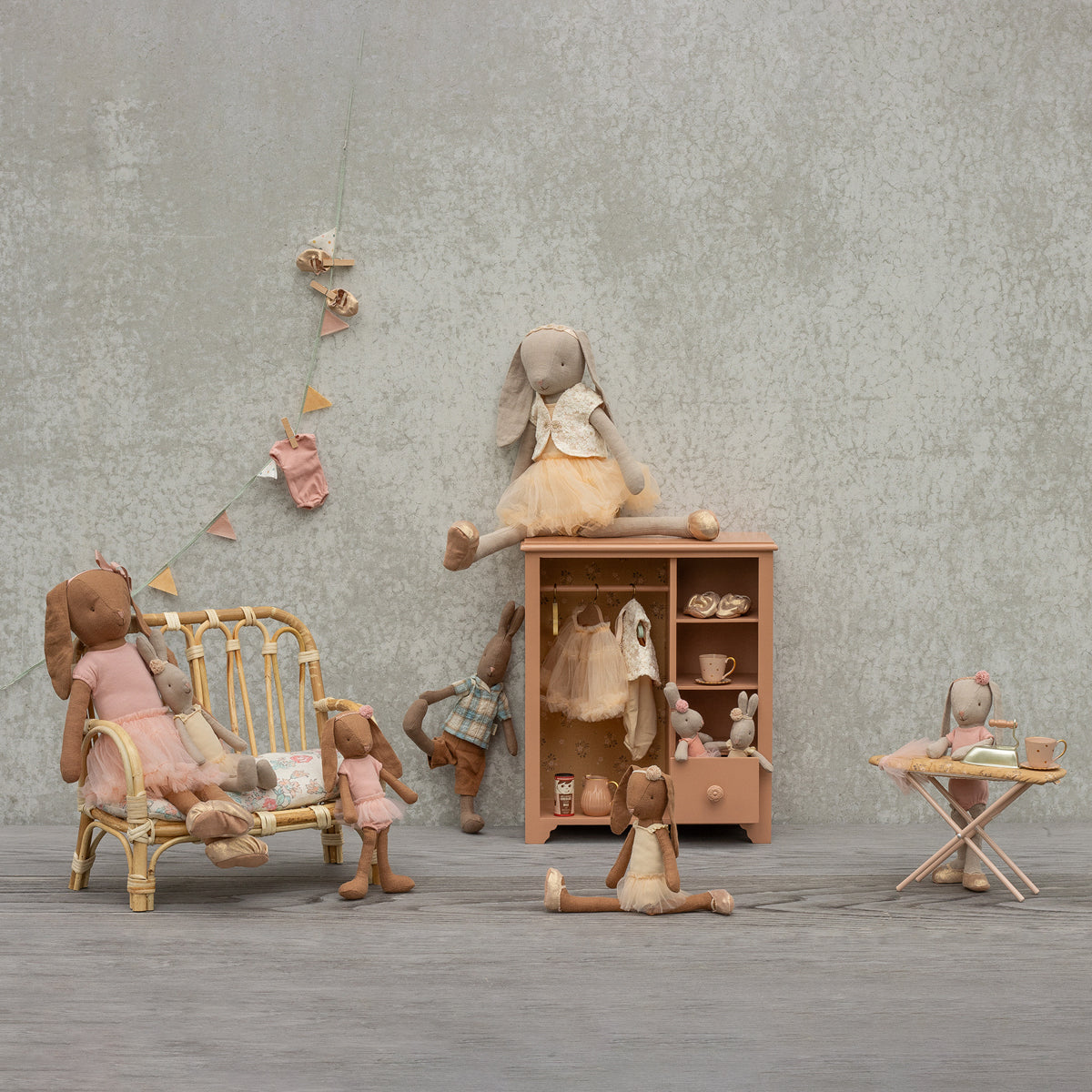 Maileg Wardrobe, Large - Dark Powder