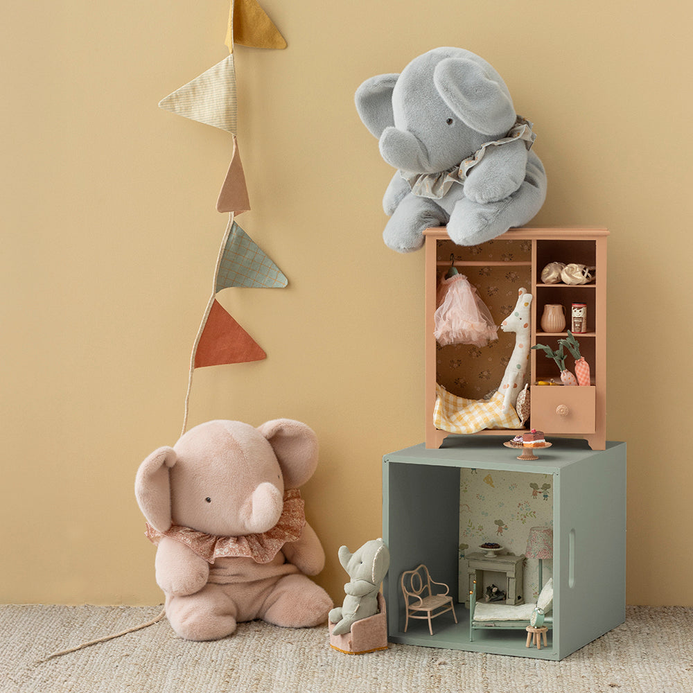 Safari Friends, Elephant, Small - Iron Grey