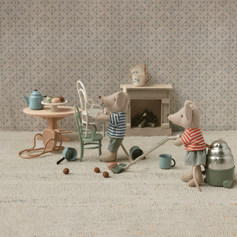 Pre-order Maileg Vintage Chair Mouse - Dark Powder