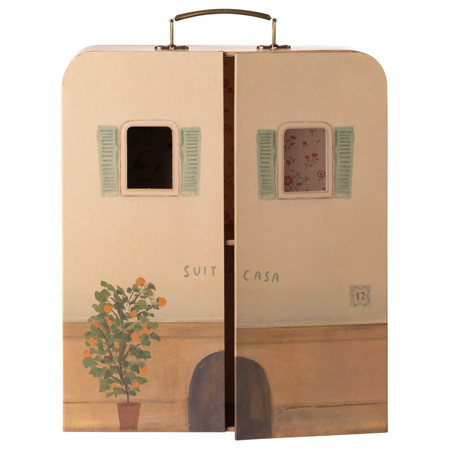 SuitCasa, Little sister and brother mouse