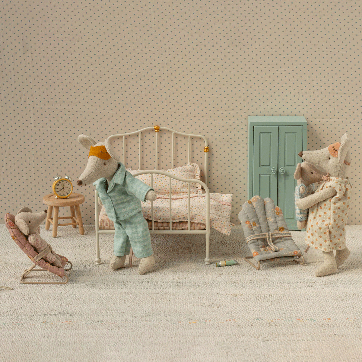 PRE ORDER Vintage Bed Mouse - Off White