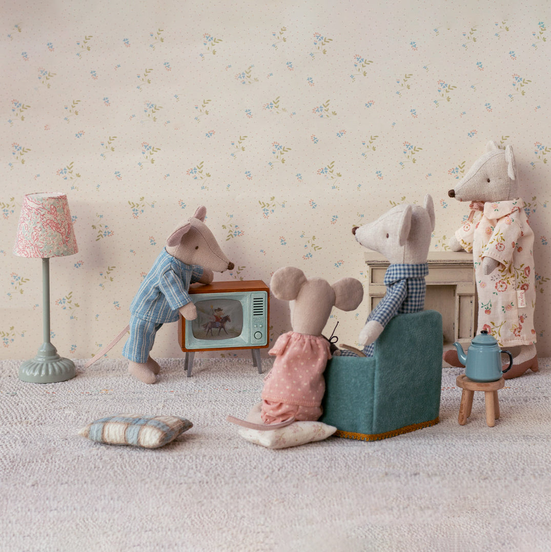 Pre-order Grandma and Grandpa mice in Cigarbox