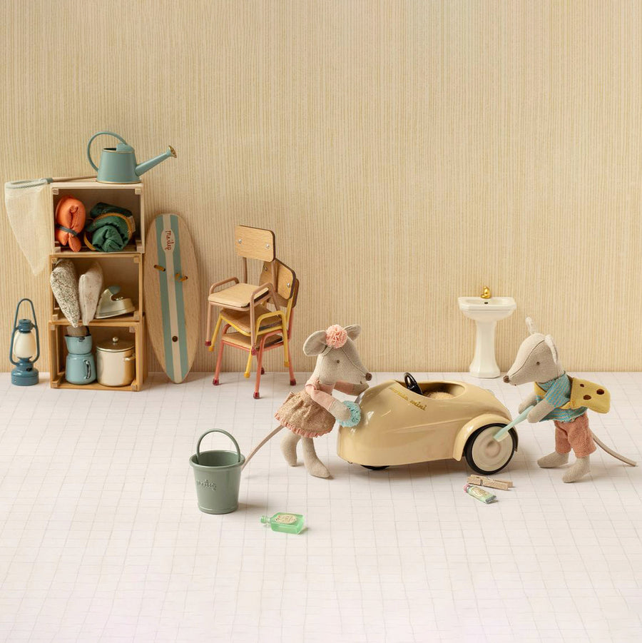 Car, Mouse - Wheat