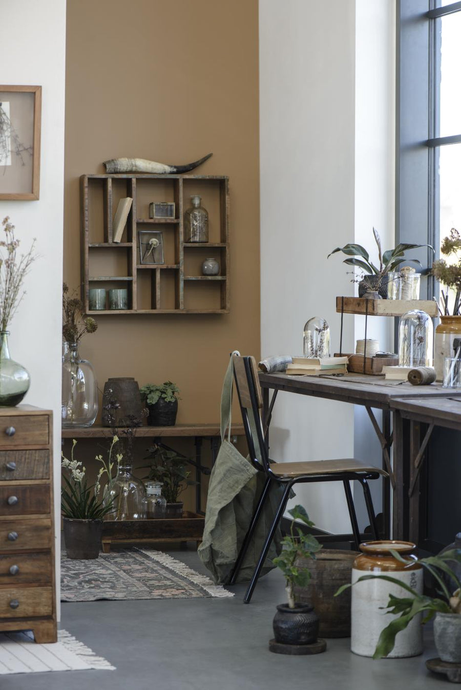 Wall shelf w/different kinds of rooms UNIQUE can hang horizontal and vertical