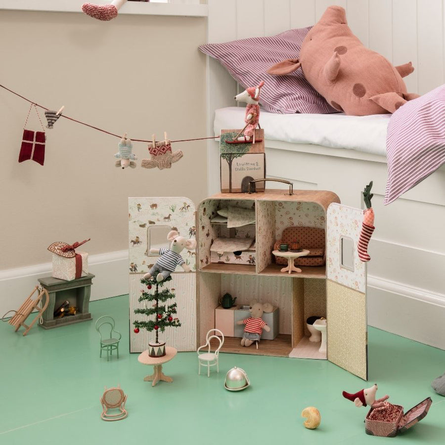 SuitCasa, Little sister and brother mouse