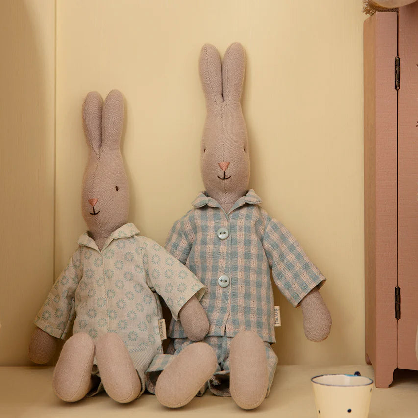 Rabbit Size 2, Pyjamas