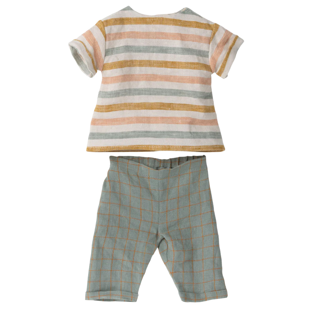 Pants & Shirt Size 4