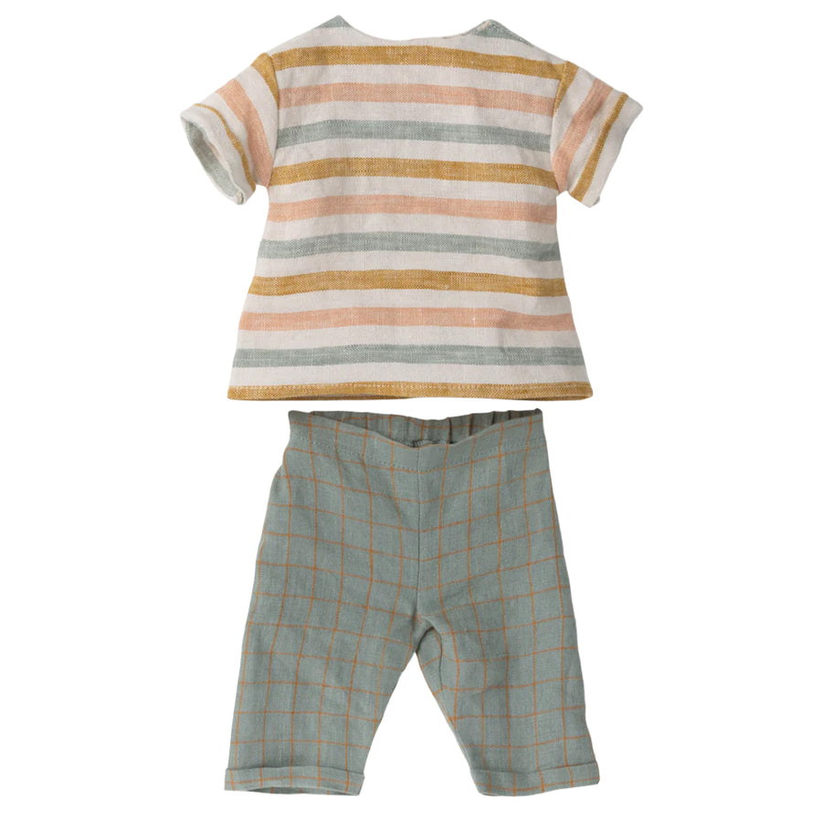 Pants & Shirt Size 4