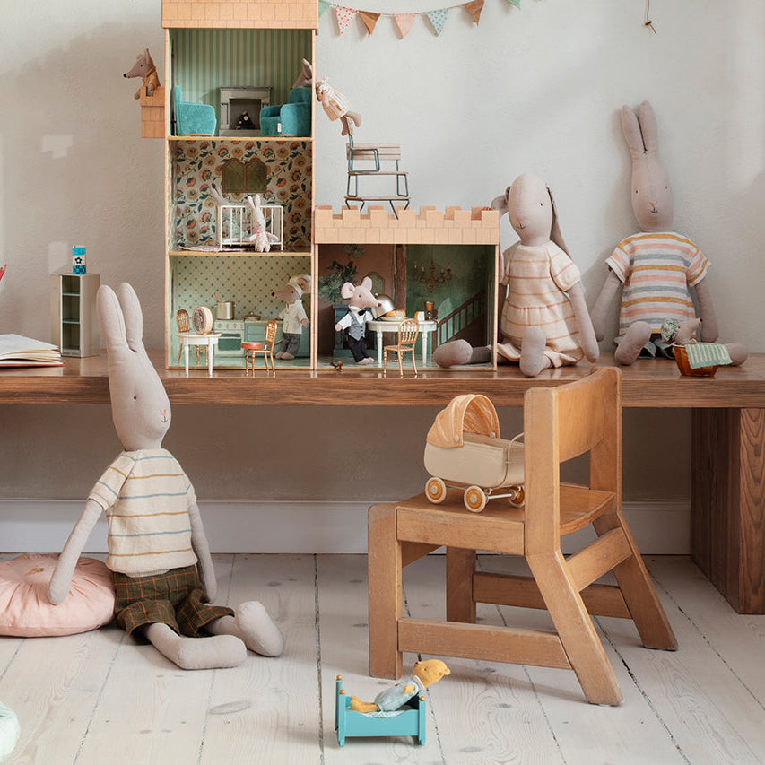 Rabbit Size 5, Pants & Knitted Sweater