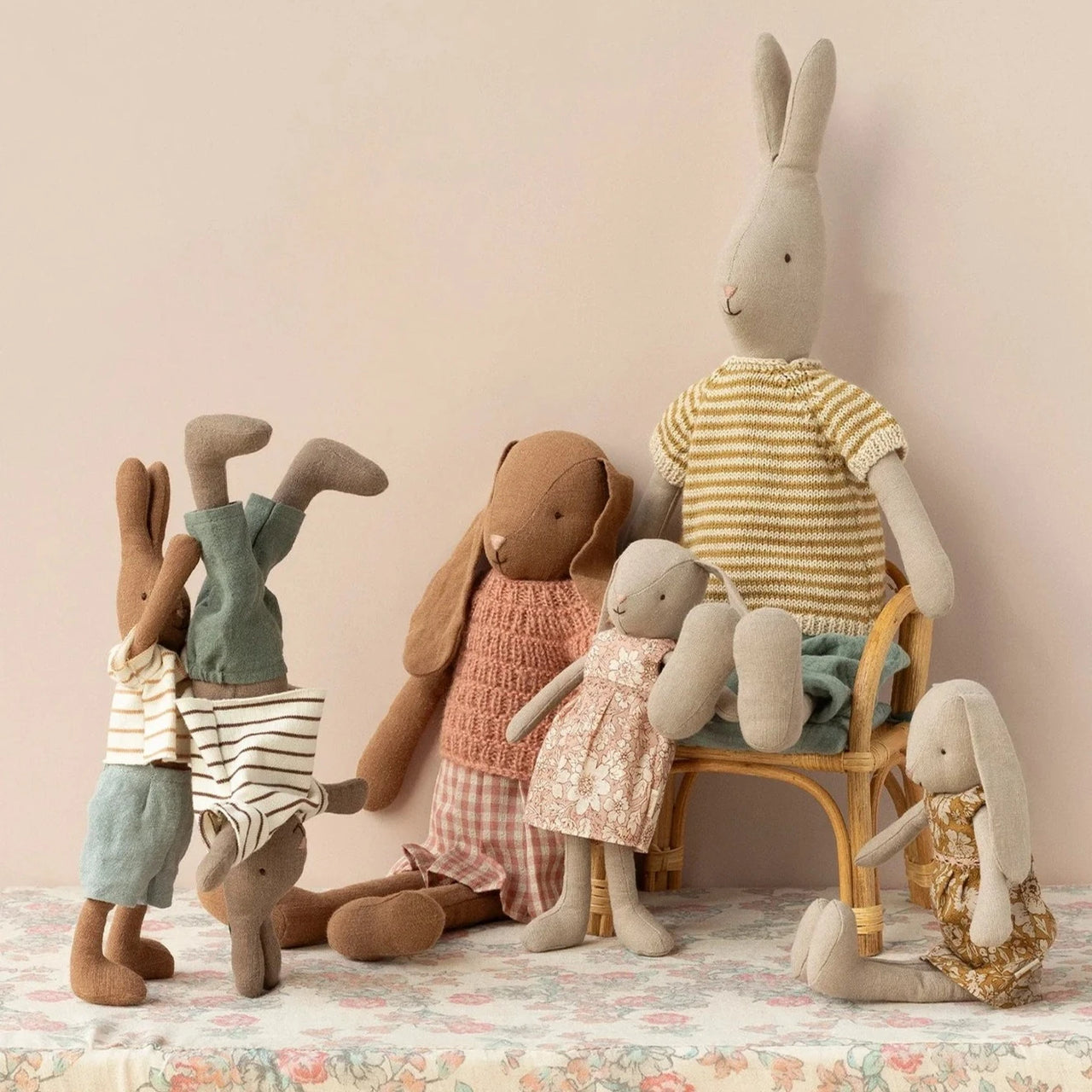 Rabbit Size 3, Classic - Knitted Shirt and Pants