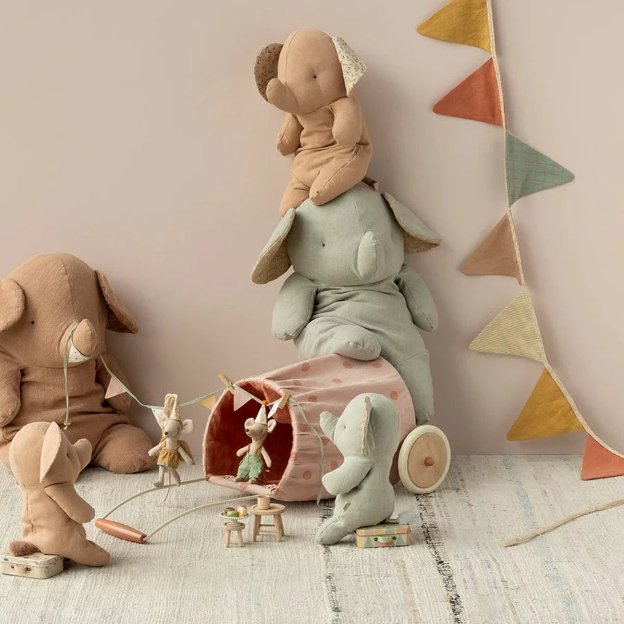 Maileg, Fairy Clothes in Suitcase, Little Sister Mouse