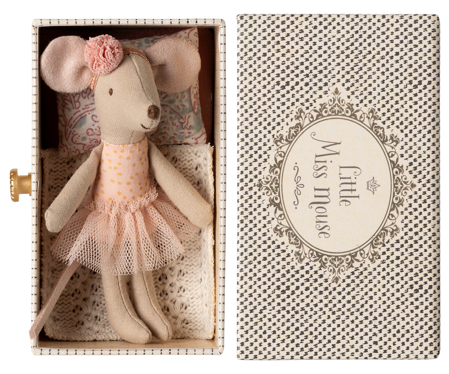Dancing Mouse in Daybed, Little Sister
