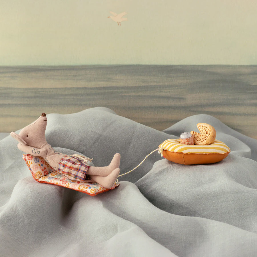 Beach Mouse, With Air Mattress Dad Mouse