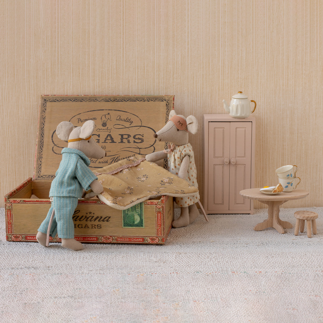 Pre-order Mum and Dad Mice in Cigarbox