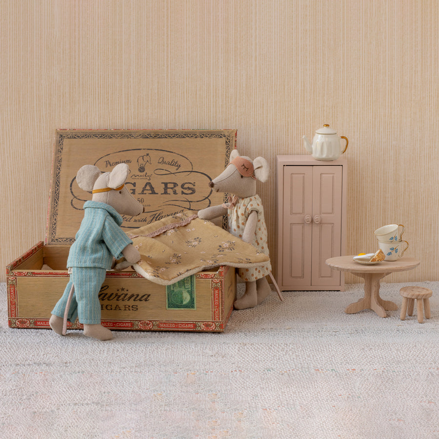 Pre-order Mum and Dad Mice in Cigarbox