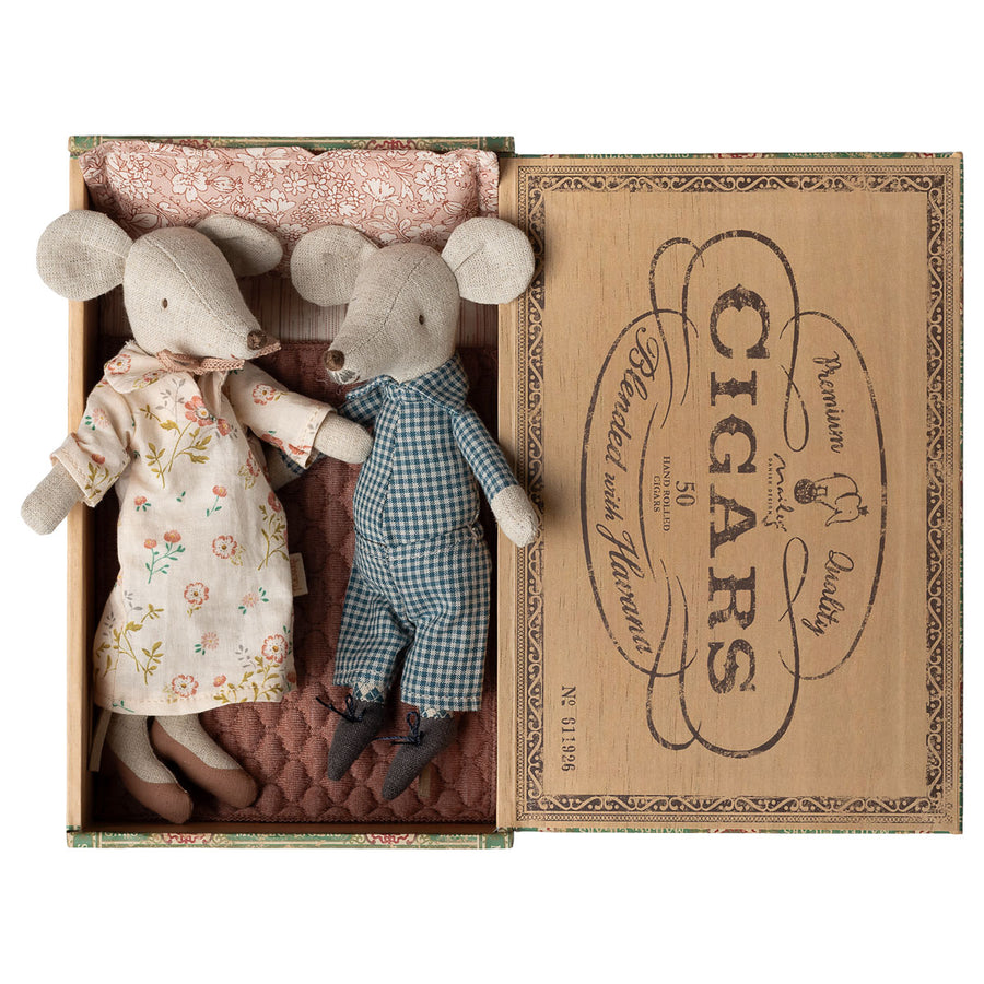 Pre-order Grandma and Grandpa mice in Cigarbox