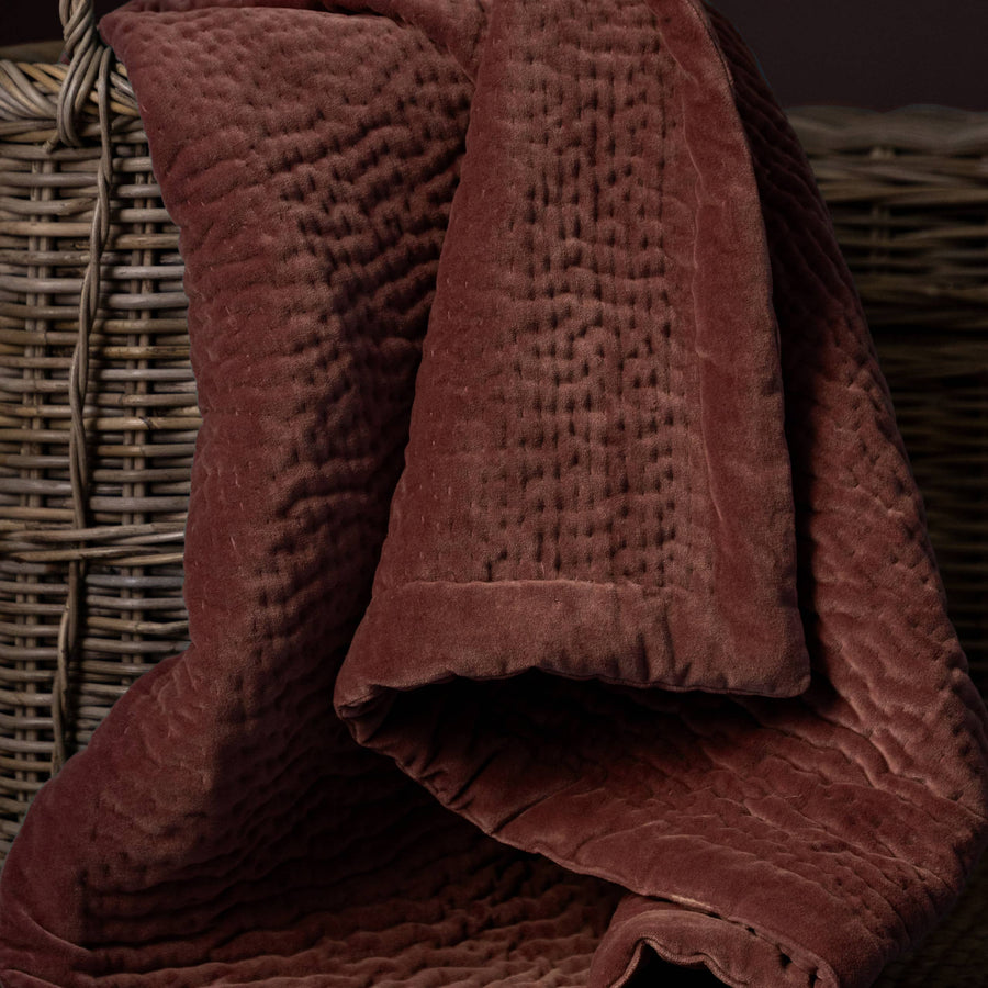 Velvet Quilted Throw Almond / 140 x 220cm