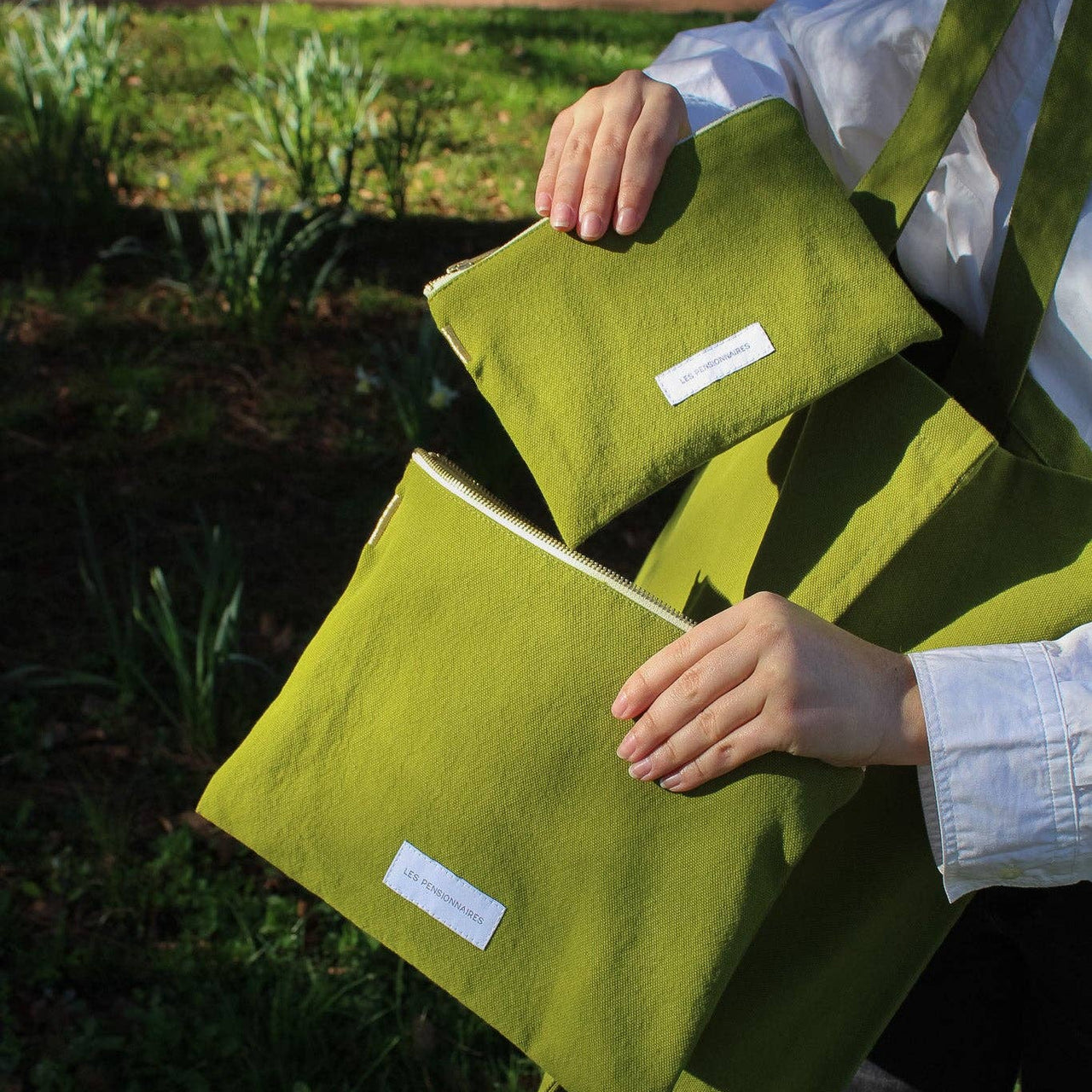 Large pouch in moss green organic cotton canvas