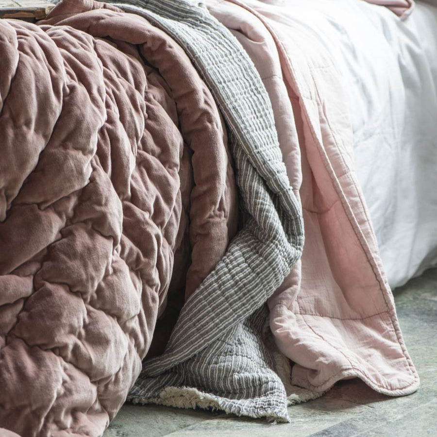 Vintage Quilt Double Rose Shadow