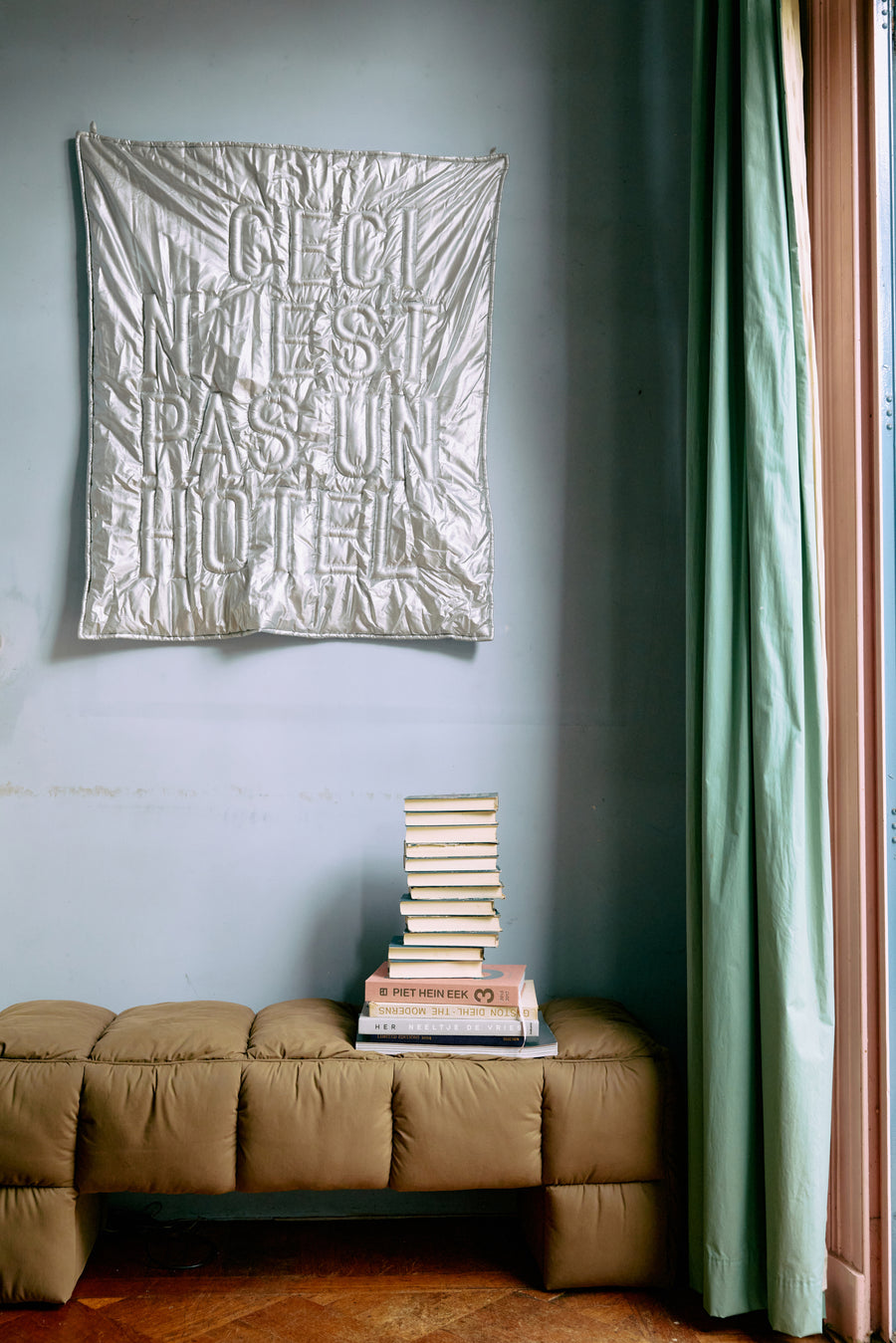 Pre-order Wall Art 'Ceci n'est pas un hôtel'