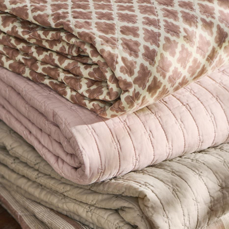 IB Laursen Quilt Natural W/Rust coloured Block Pattern