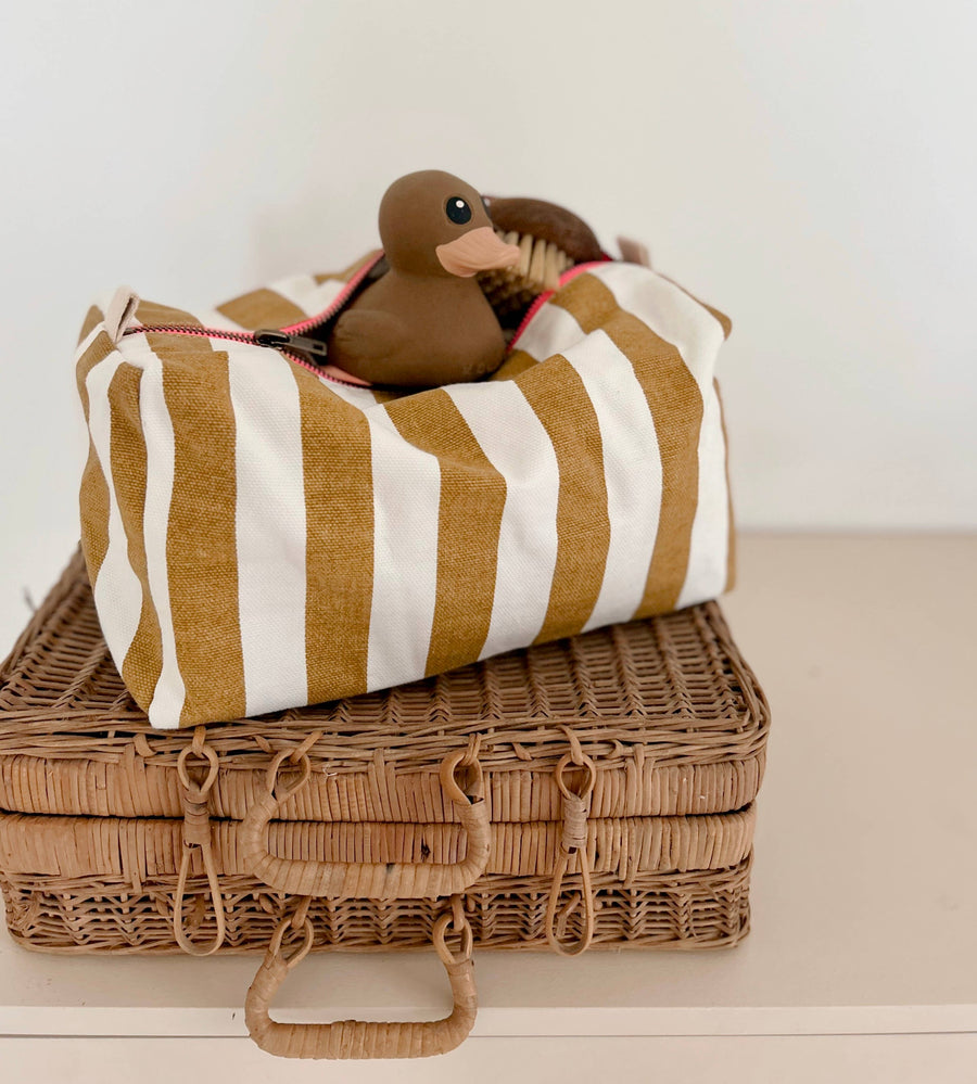 VIC TOILETRY BAG STRPES CARAMEL: CARAMEL AND ECRU / STRIPES / L13*W26*H12