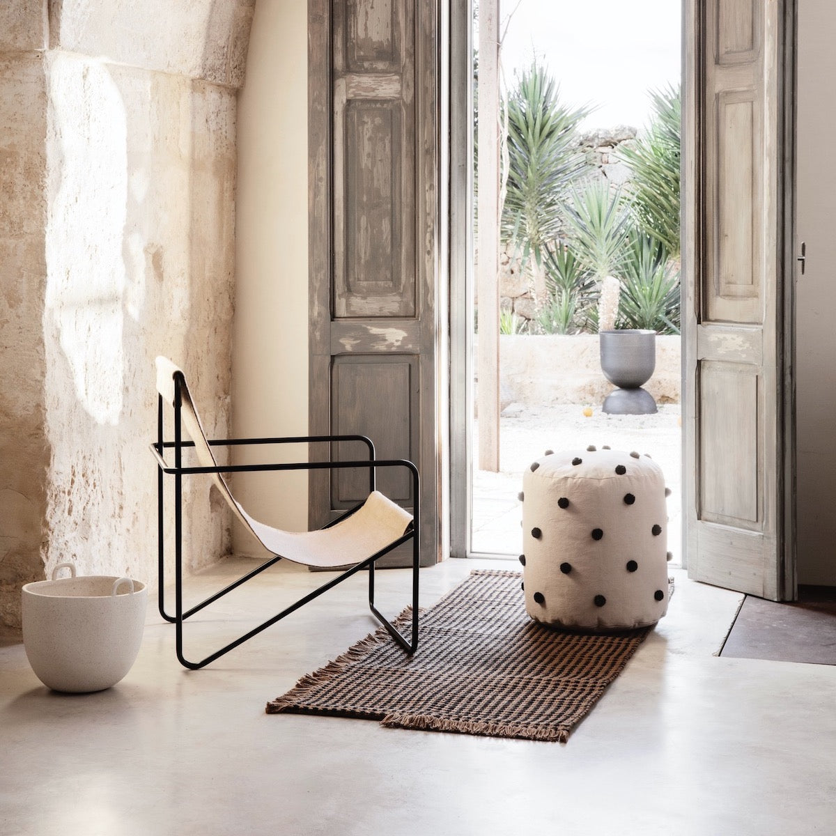 Desert Lounge Chair - Black/Sand
