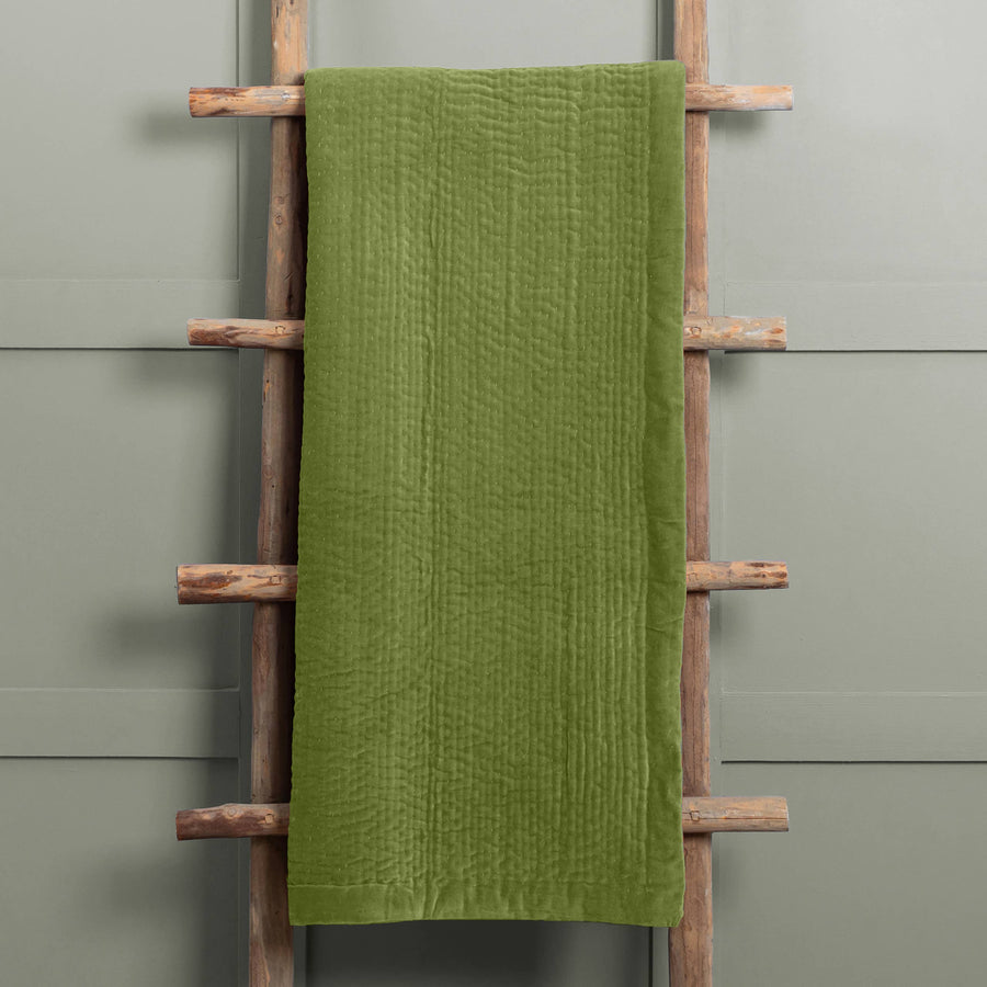 Velvet Quilted Throw Grass / 140 x 220cm