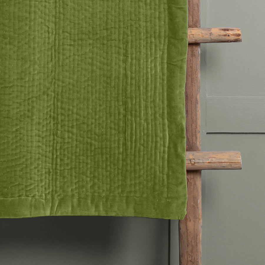 Velvet Quilted Throw Grass / 140 x 220cm