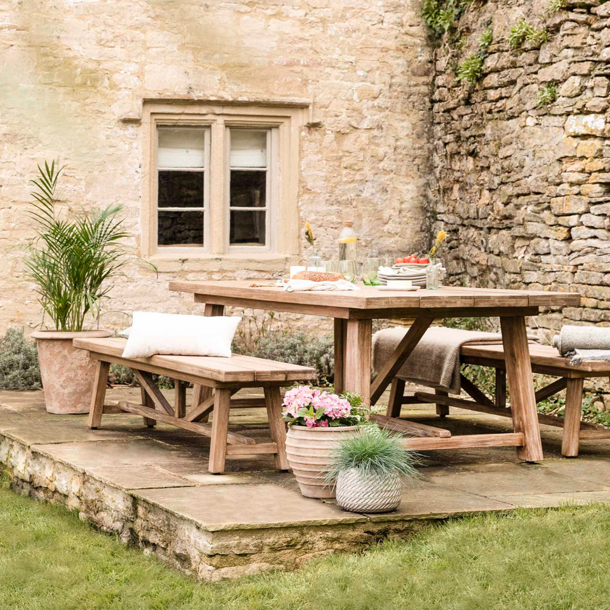 Garden Trading Chilford Solid Wood Dining Table - Large