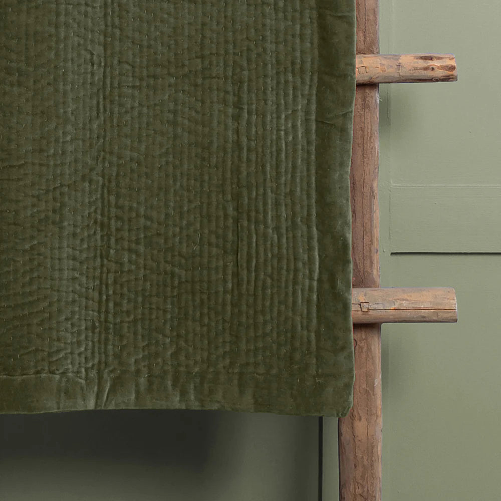 Velvet Quilted Throw Sage / 140 x 220cm
