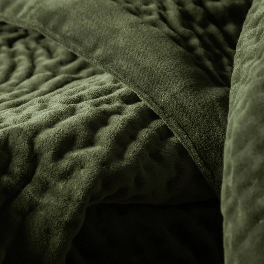 Velvet Quilted Throw Sage / 140 x 220cm
