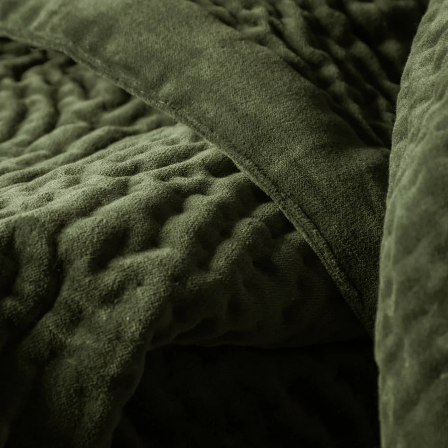 Velvet Quilted Throw Sage / 140 x 220cm