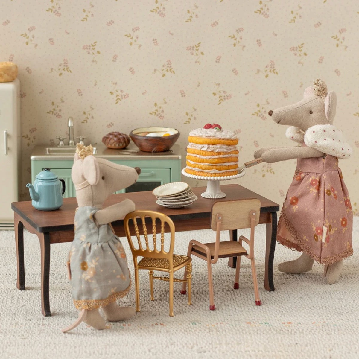 Long Dining Table Mouse
