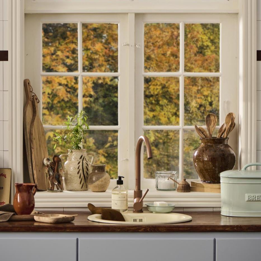 Cutting Board Oval W/Handle W/Leather String Acacia Wood W: 17 H: 1,5 L: 48