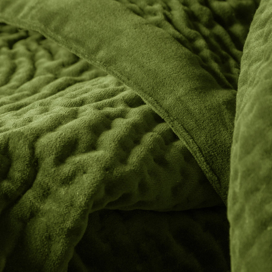 Velvet Quilted Throw Grass / 140 x 220cm