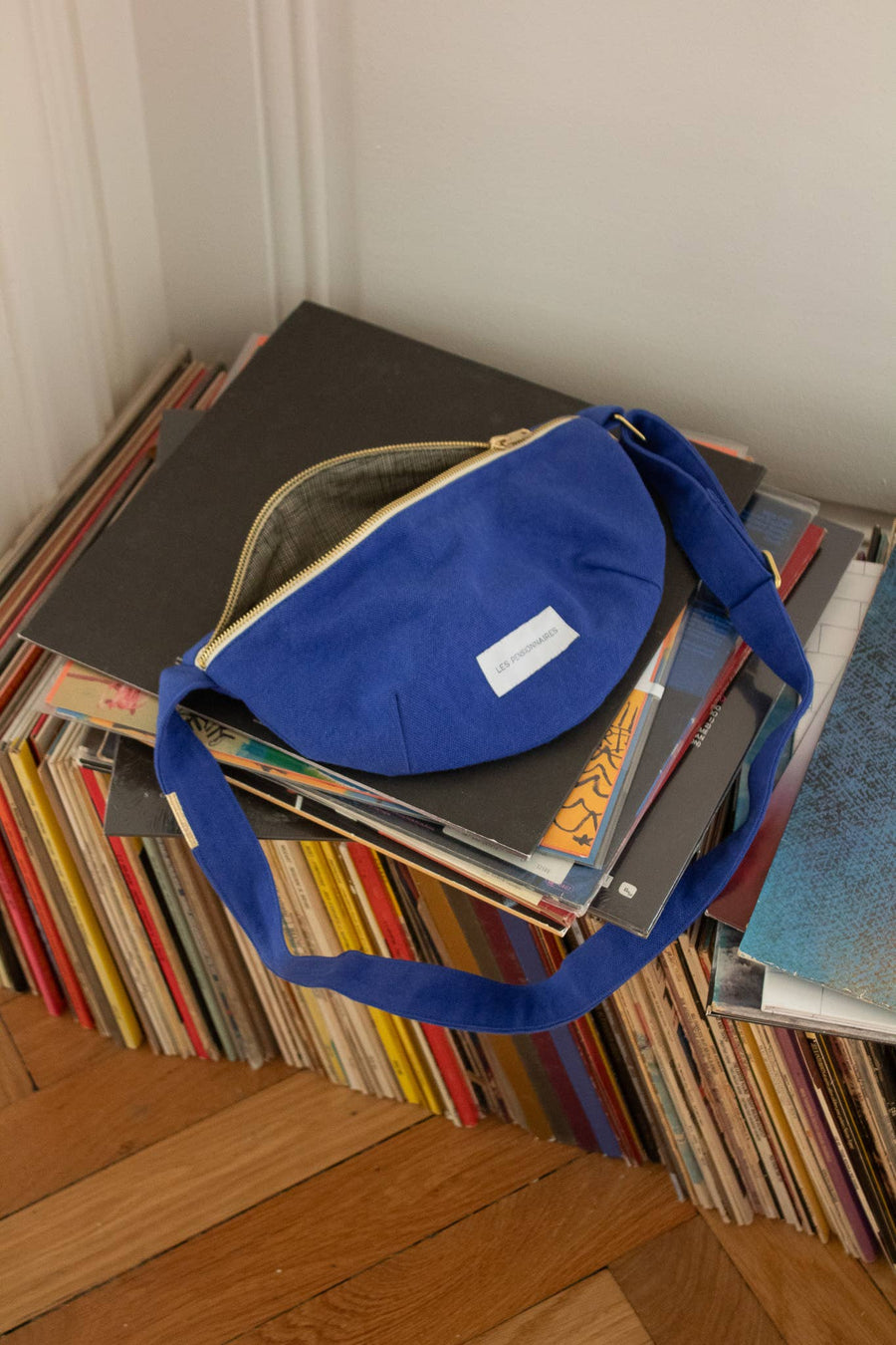 Organic cotton canvas fanny pack in ultramarine blue