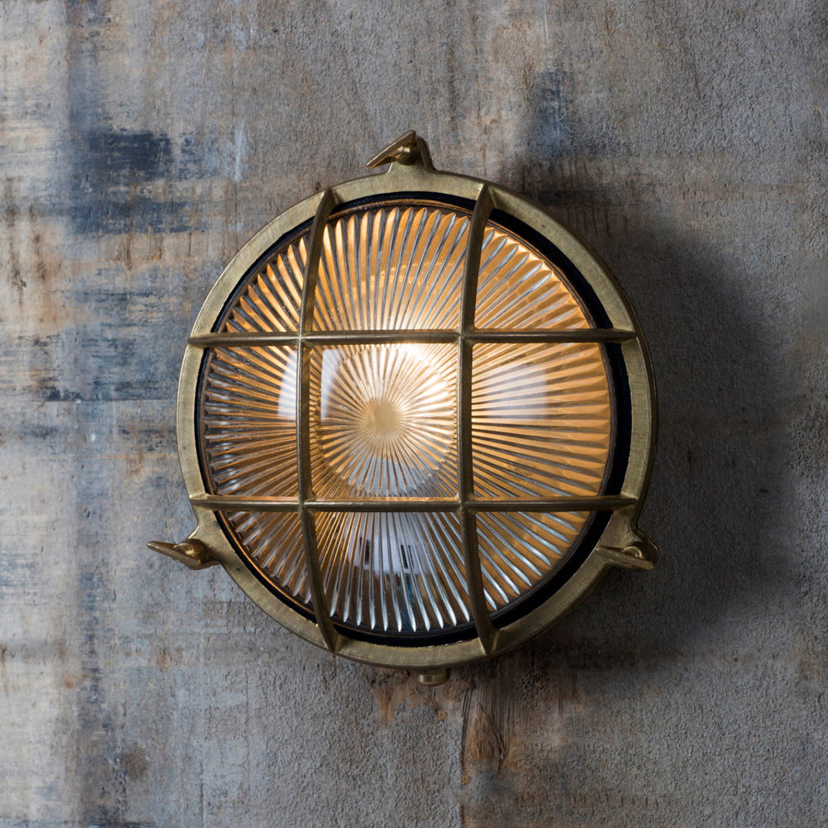 Devonport Round Bulk Head Light - Brass