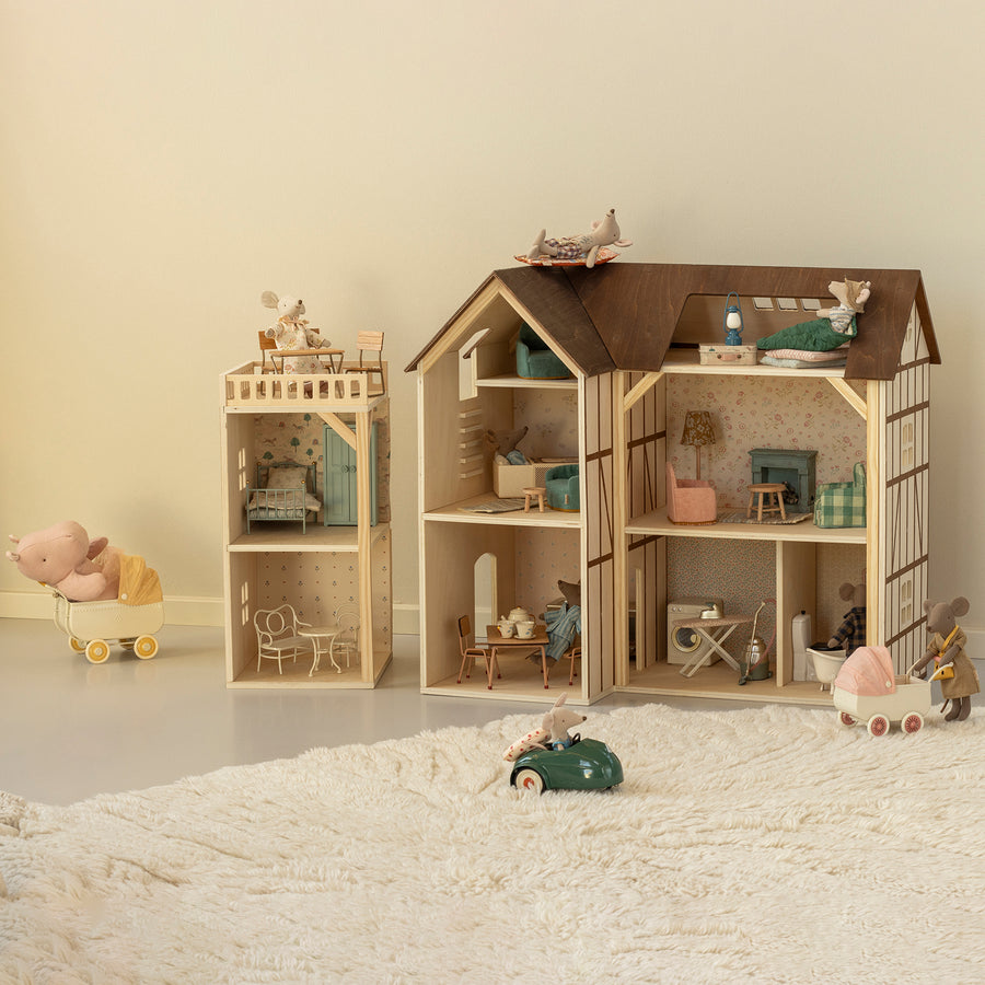 Wallpaper, Mouse hole Farmhouse