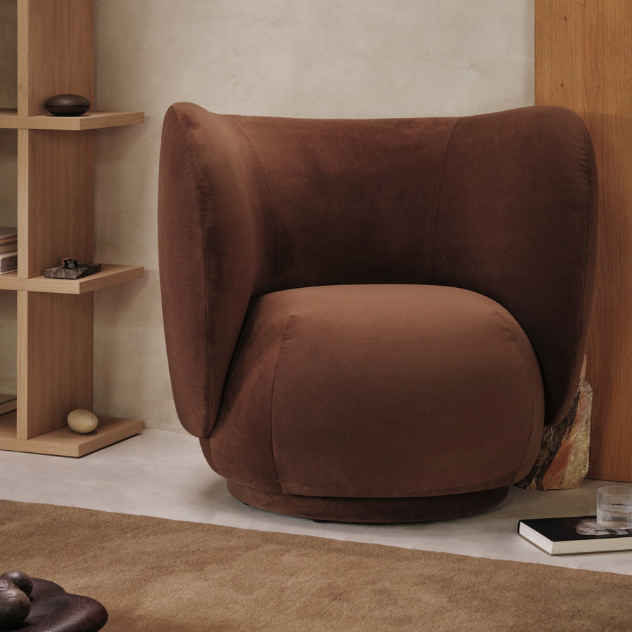 Ferm Living Rico Lounge Sw. Rich Velvet - 36 Soft brown