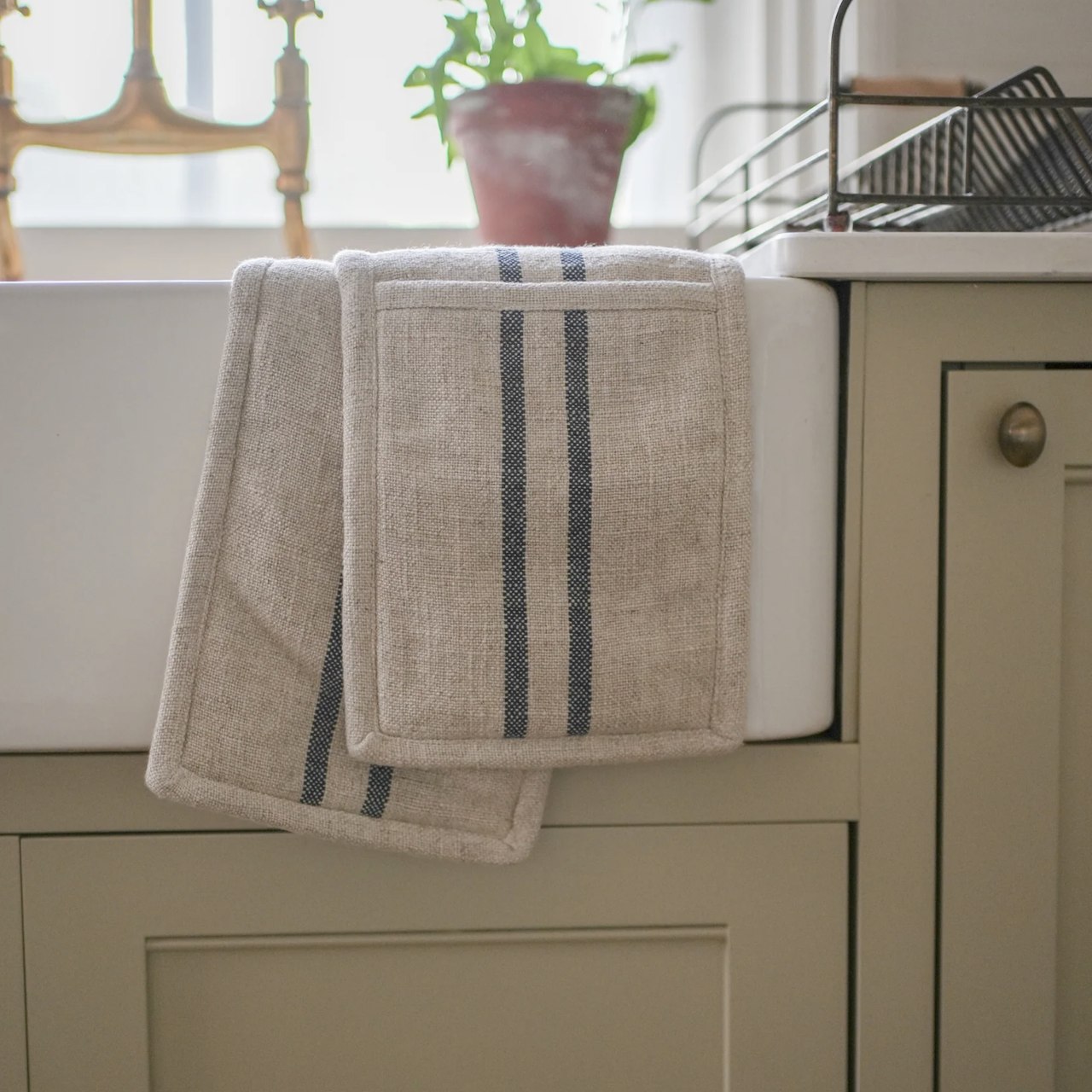 The Timeless Linen Oven Glove - Blue