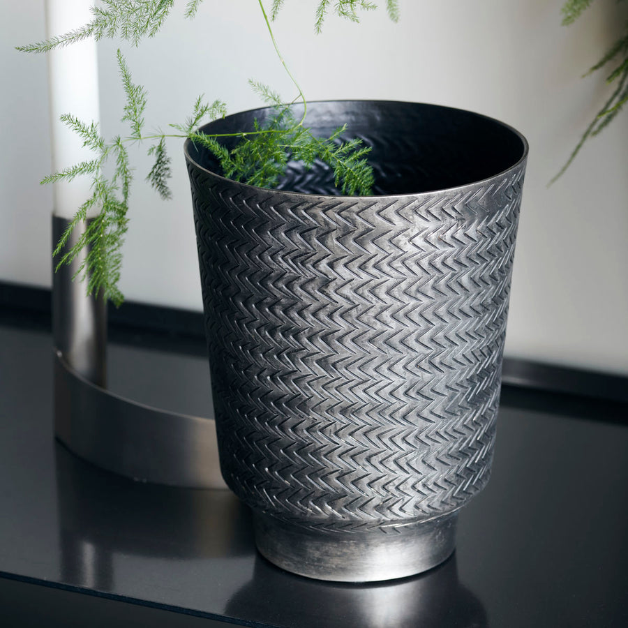 House Doctor Planter, Oli, Brushed black finish