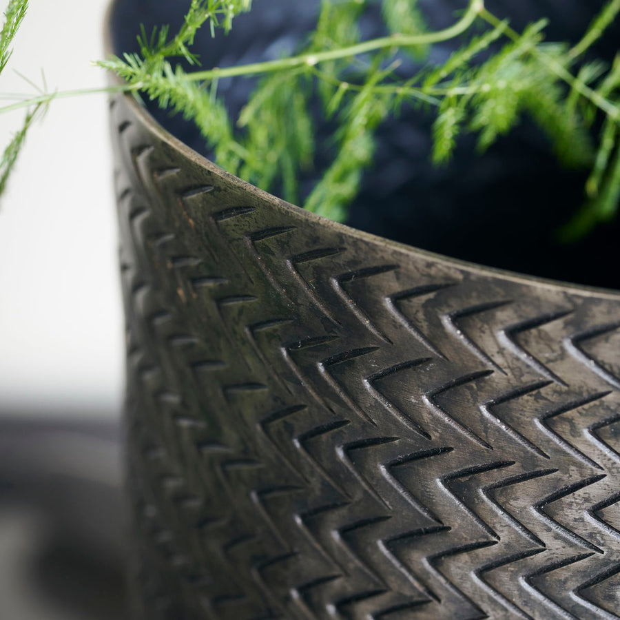 House Doctor Planter, Oli, Brushed black finish