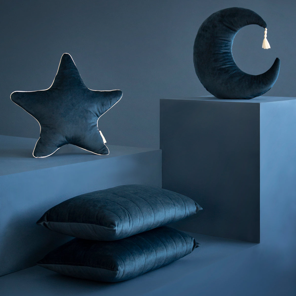 Nobodinoz Aristote cushion • velvet night blue
