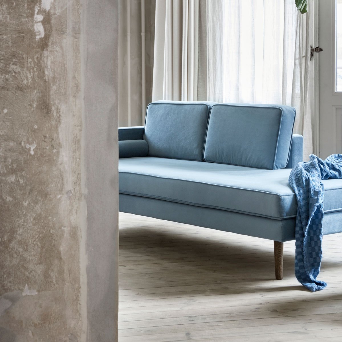 Broste Copenhagen Sofa 'Wind' 31000092 pastel blue velvet