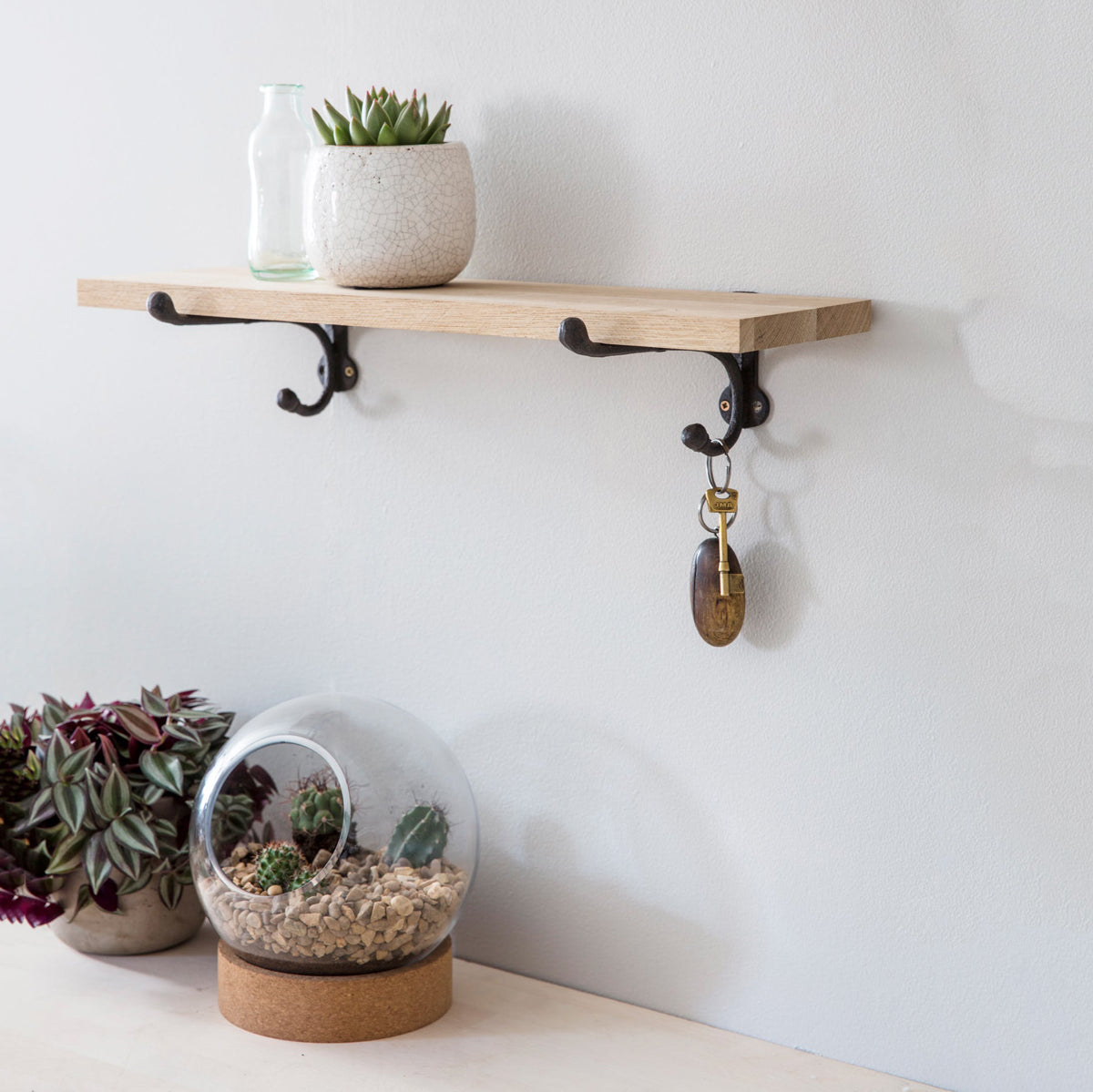 Garden trading Cast Iron Bracket Shelf - Raw Oak