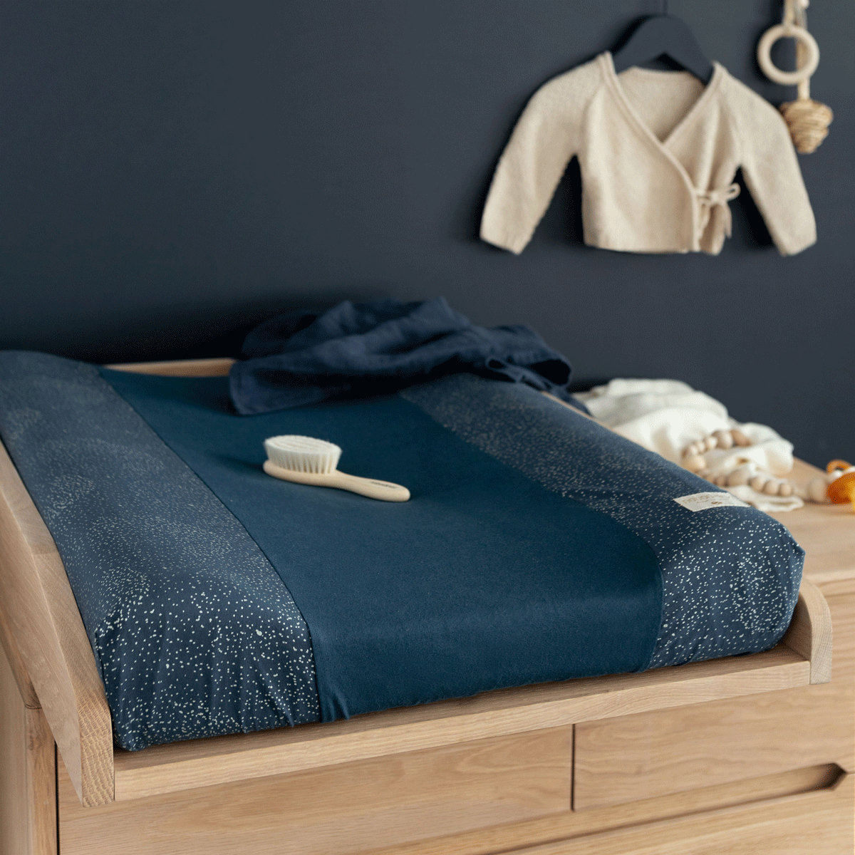 Nobodinoz Calma waterproof changing mat • gold bubble night blue